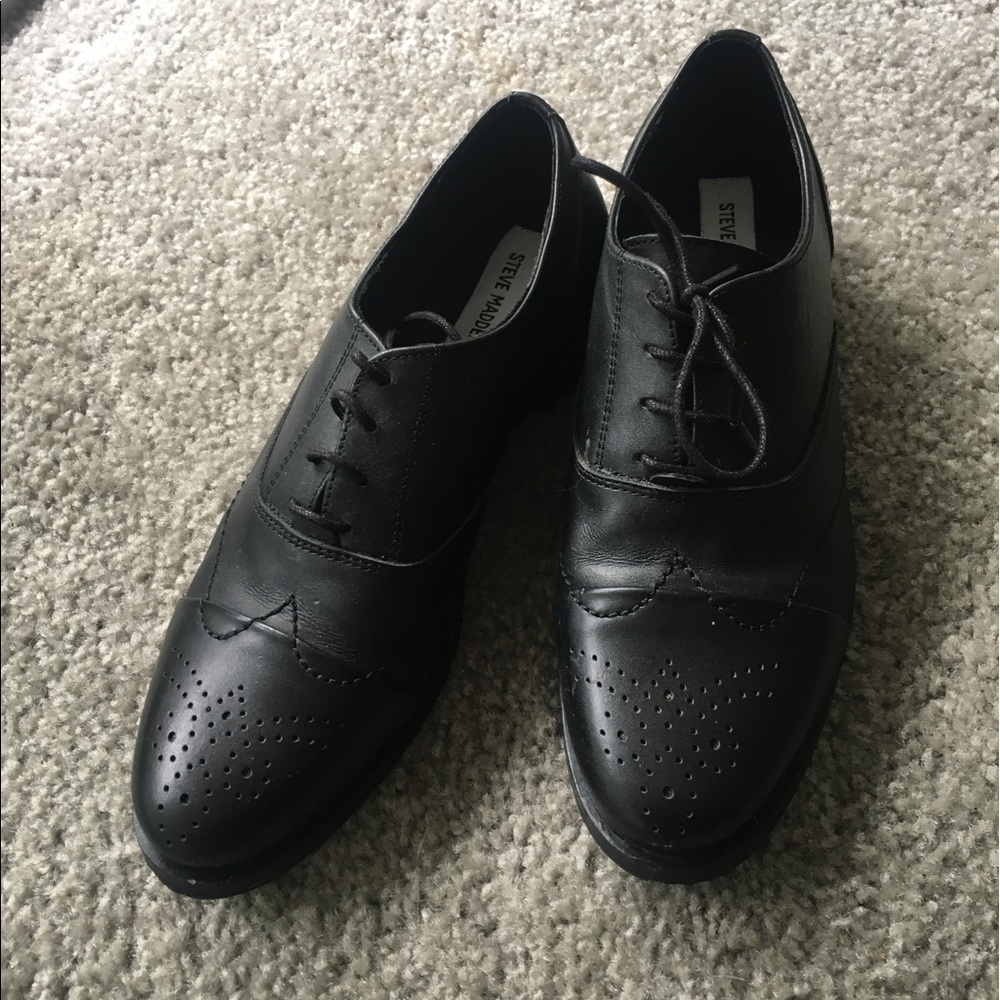 Steve Madden black leather Oxford shoes size 9